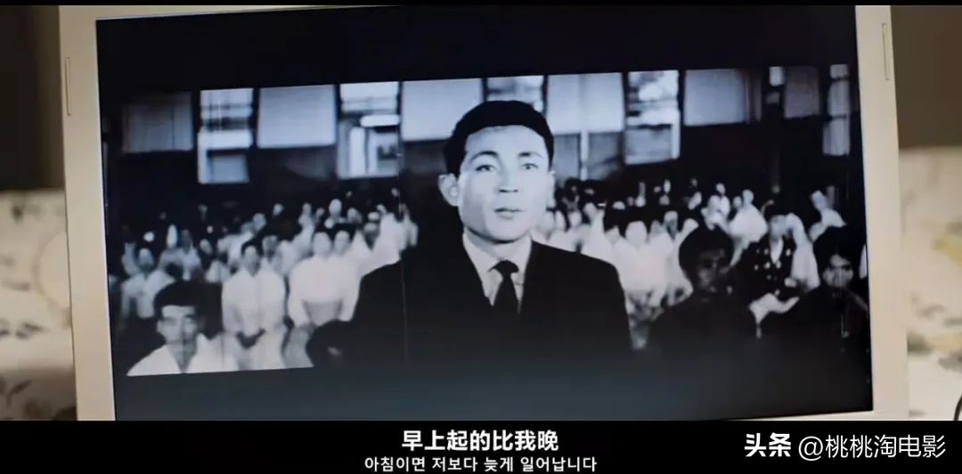 很感动，因为她一直还在坚持