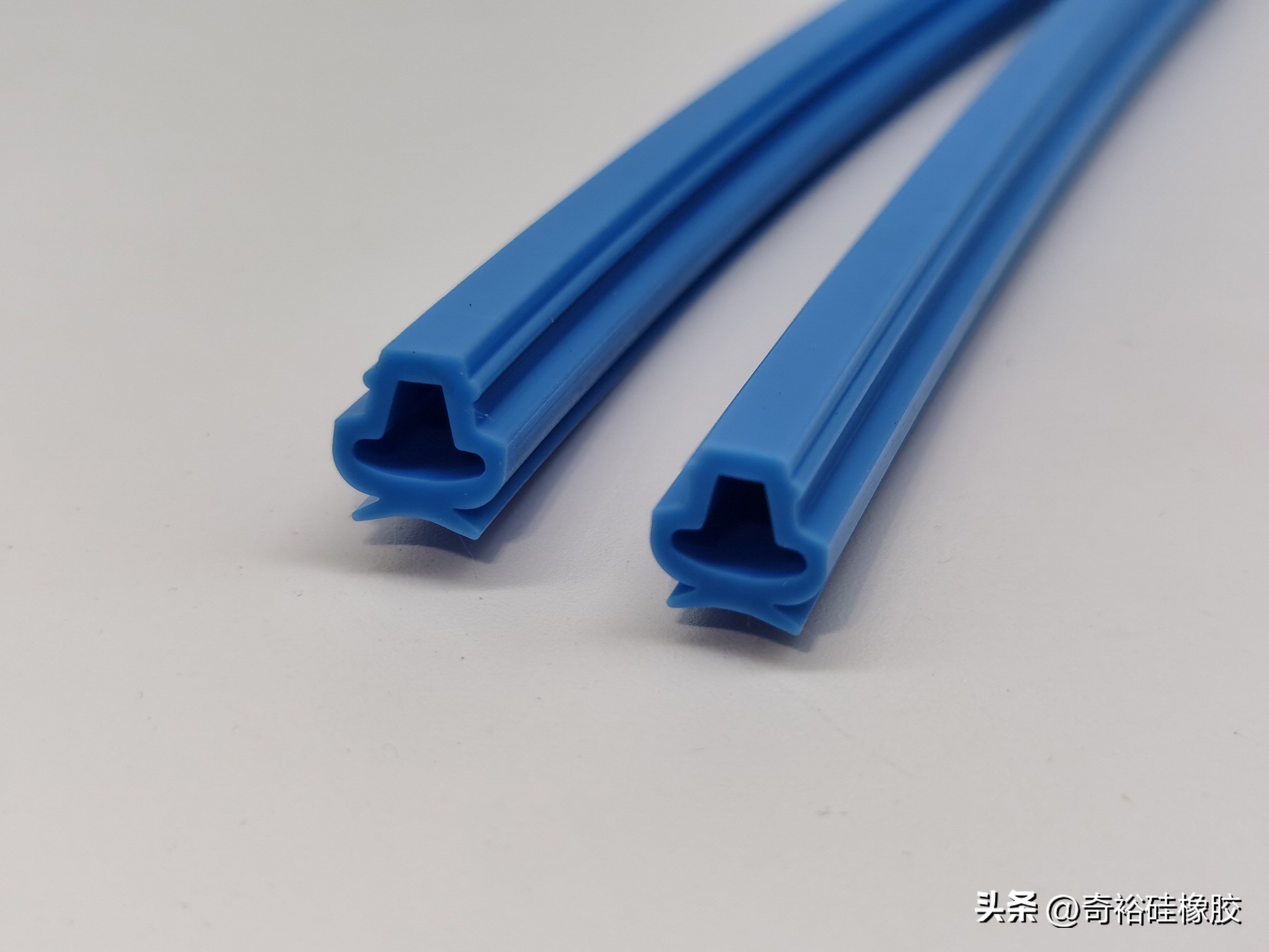 橡胶放久了很粘稠怎么办,橡胶制品时间久了黏黏的