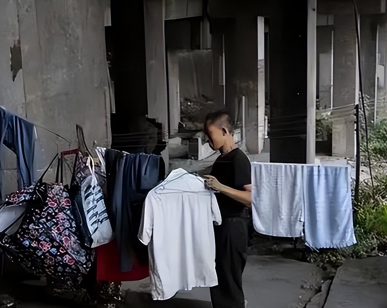 男子做梦梦到彩票中奖,男子做梦中奖醒来买彩票真中奖