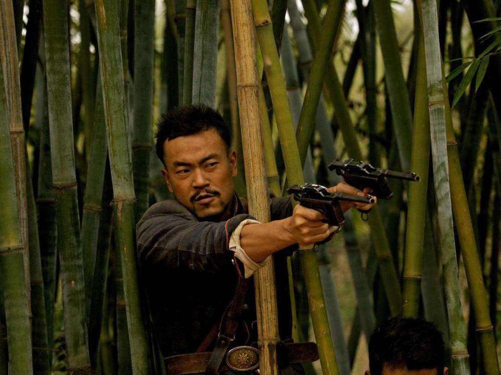 民国第一悍匪，抢72个女人做压寨夫人，死时连外衣都没来得及穿