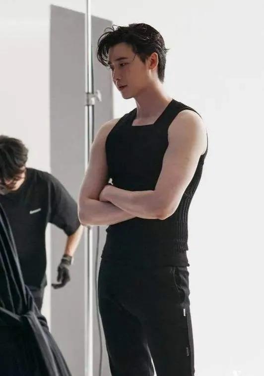 润唇膏韩系,润唇膏涂脸涂嘴的视频