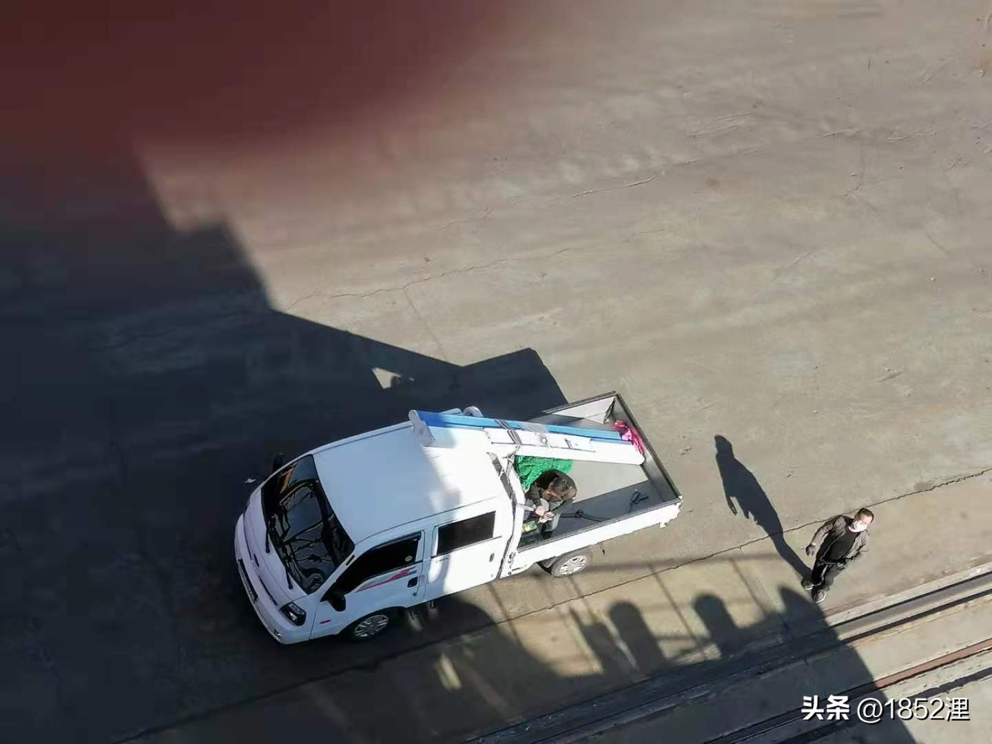 轮船上面的雷达天线,船用雷达天线转一下就不转了