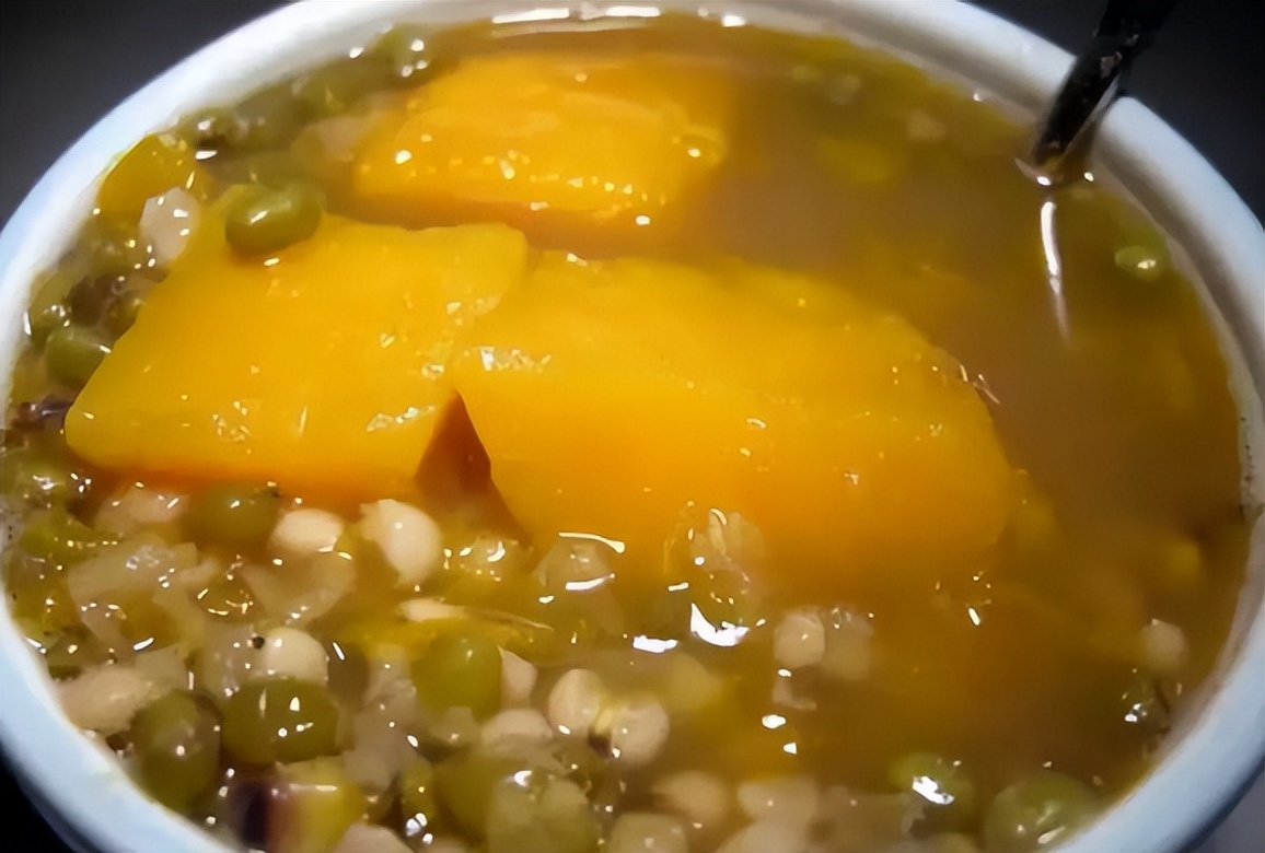 夏天炎热喝什么汤既营养又解暑呢,夏天的甜汤既可以解暑又可以解渴