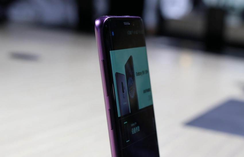 华为mate50是瀑布屏还是曲面屏,华为mate50是直面屏幕还是曲面屏