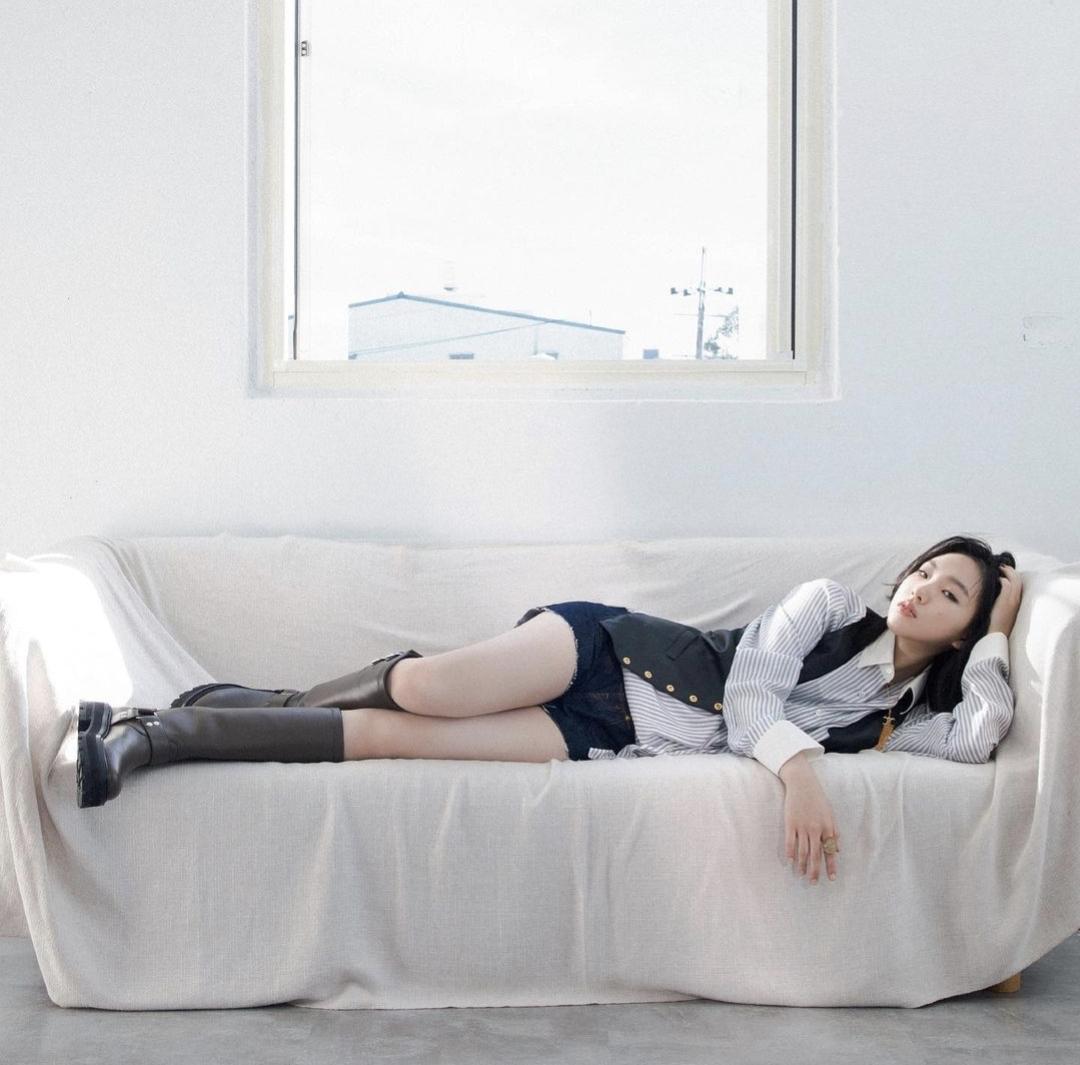 进军香港市场？小S17岁长女首登港版杂志，称努力才不会被看不起