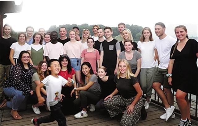 35年前资助马云的父子,马云后来怎么报恩的