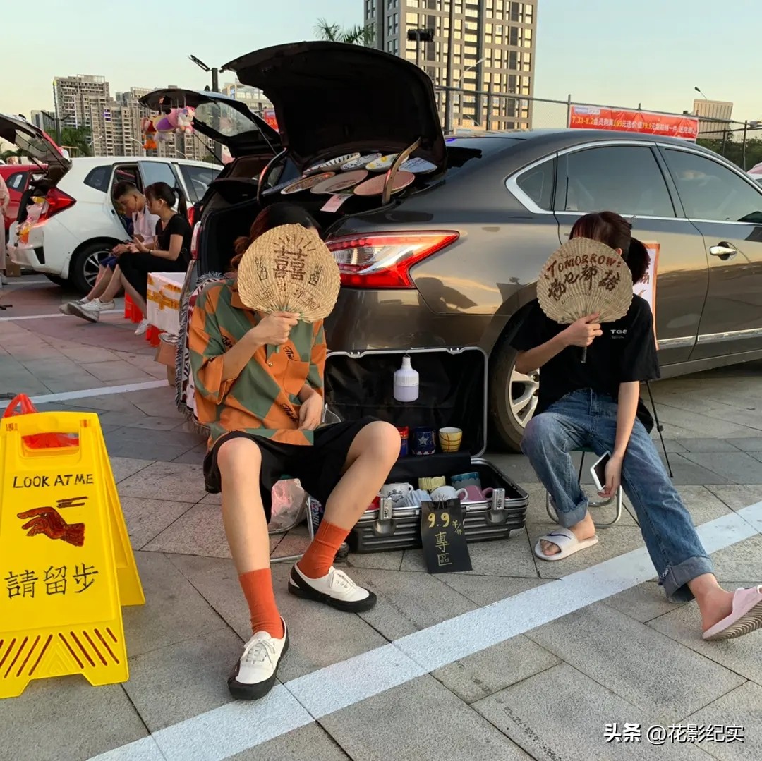 不真实的95后摆摊,95后小成本摆摊