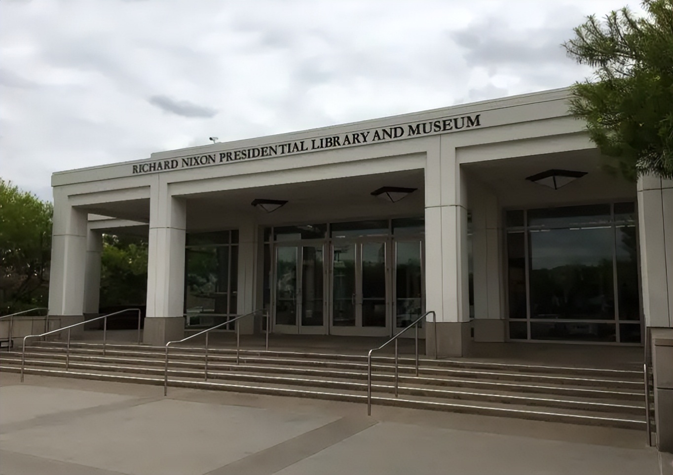 美国总统退休后怎么养家,美国总统退休后是如何赚钱养家的