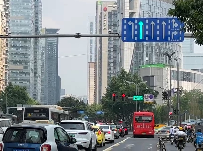 成都可变车道违法处罚规定,成都的可变车道怎么走