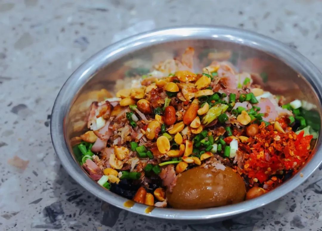 被一碗螺蛳粉耽误的夜宵宝藏,被螺蛳粉耽误的烧洋芋选手