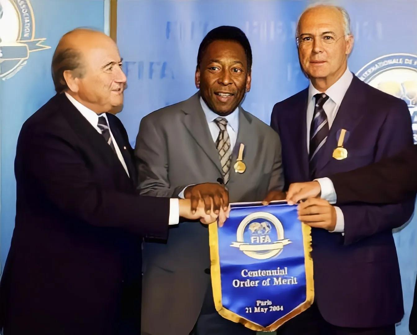 贝利马拉多纳梅西谁更厉害,贝利马拉多纳梅西三代球王同框