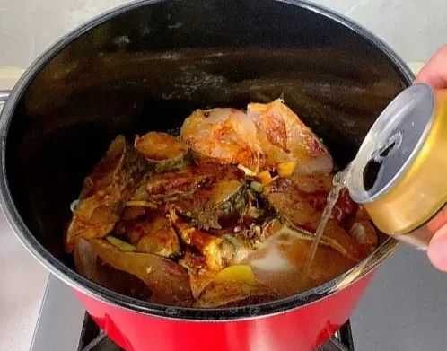 白酒炖鱼正确方法,炖鱼加白酒怎样不腥