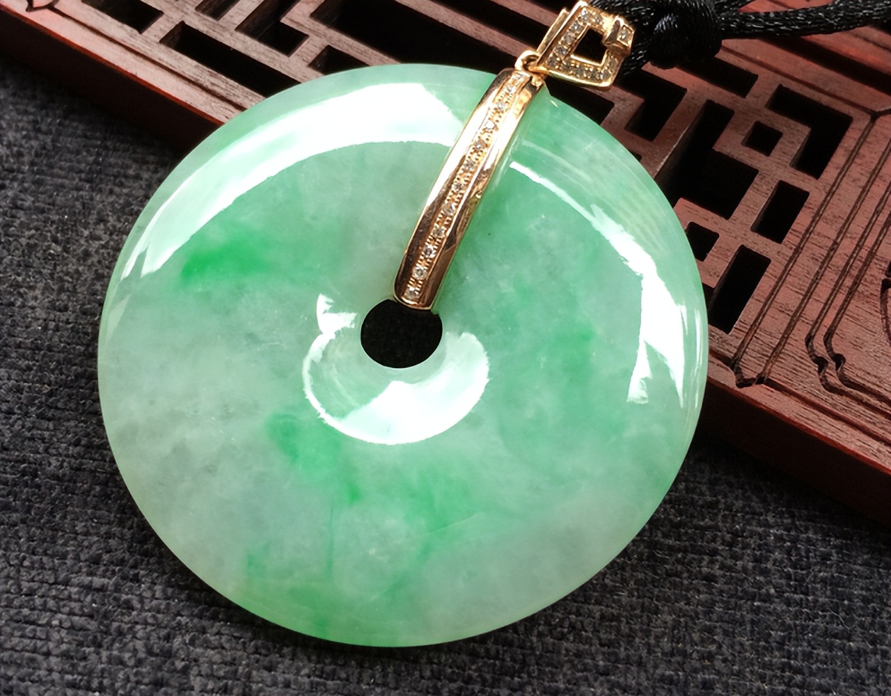 为什么a货翡翠很便宜,为什么买翡翠要到四会