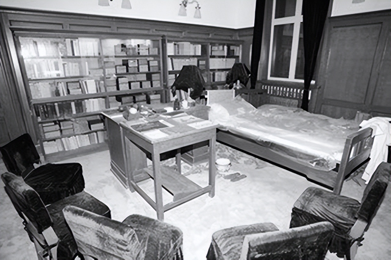 1976年毛主席溘然长逝,杨振宁含泪说了12个字,全世界为之感动