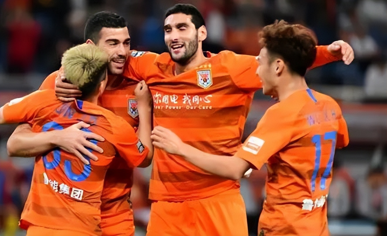 鲁能本土中锋位置迎来新面孔，已成功在欧洲练级，得到崔康熙认可