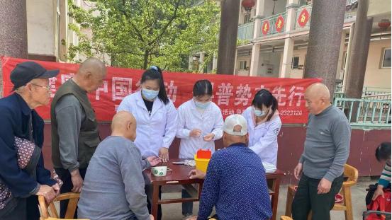 医院加强急救演练打造应急队伍,护理技能团队急救