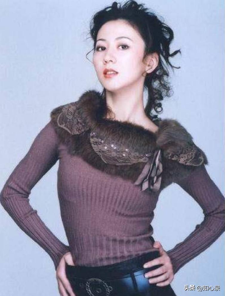 为艺术献身，被丈夫、父亲抛弃的汤加丽，如今46岁仍孤身一人