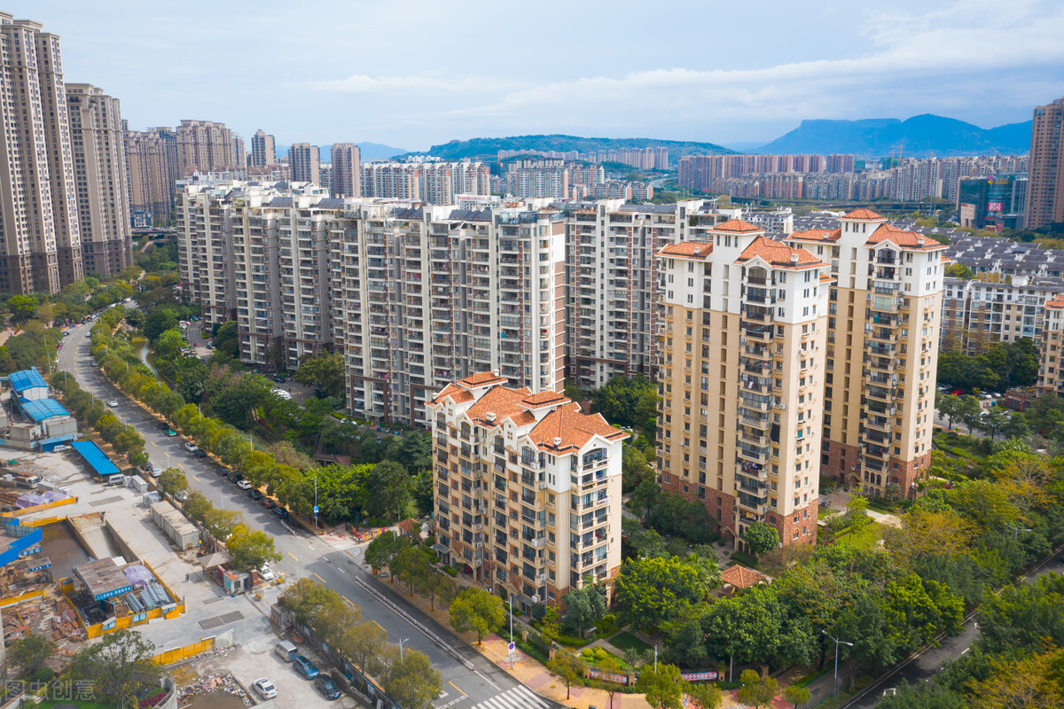 住着每月500元的出租屋,住着深圳一千多万的房子