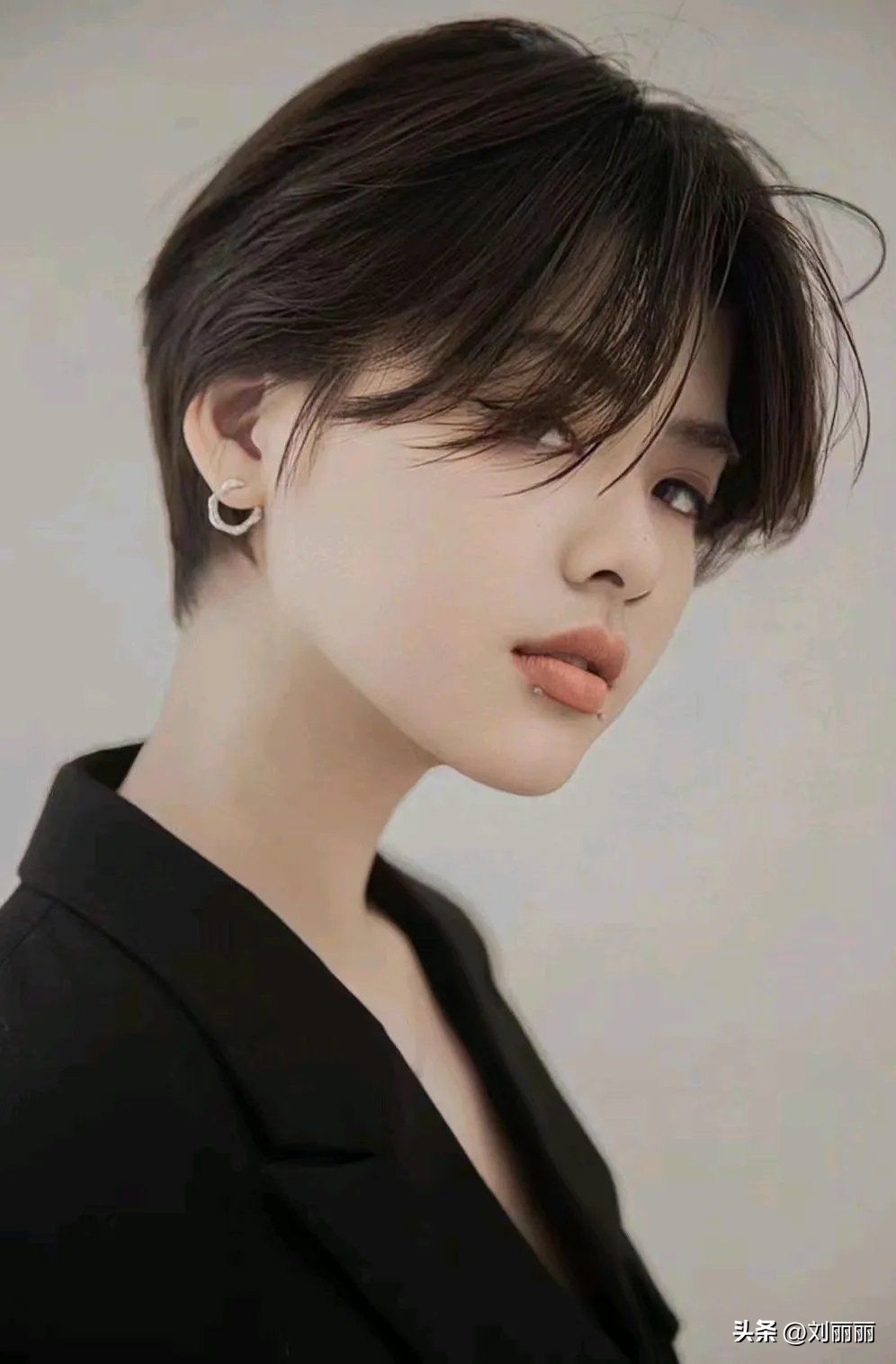 波波头挑染造型怎么搭配,减龄波波头烫发发型