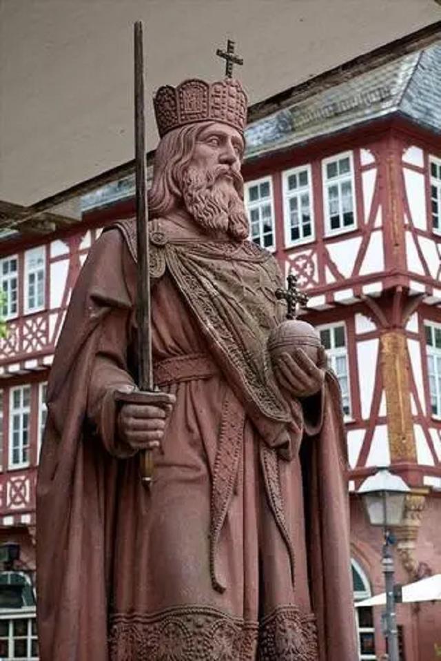 查理曼大帝为什么被称作欧洲之父,为什么查理曼被称为欧洲之父