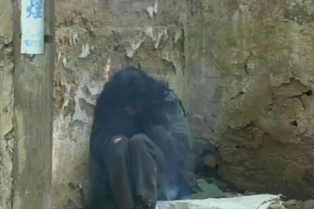 2009年河南一村民走访堂弟，推开门就看见尸体却很淡定：懒死的