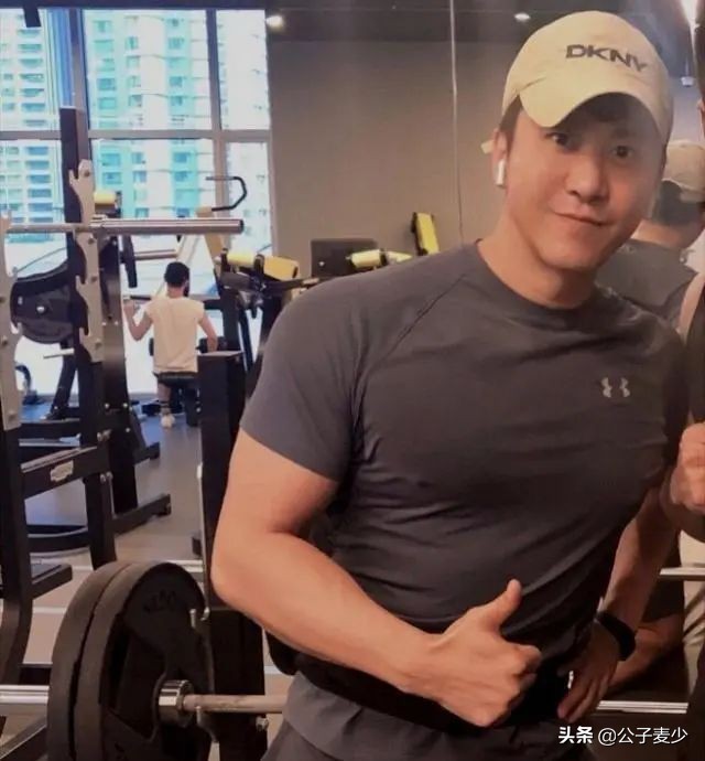 毛宁现状近照,49岁的毛宁现状