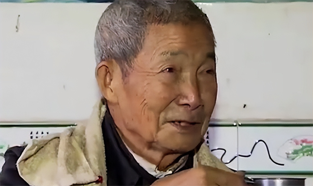 老人修建深山活人墓,94岁老头自建活人墓