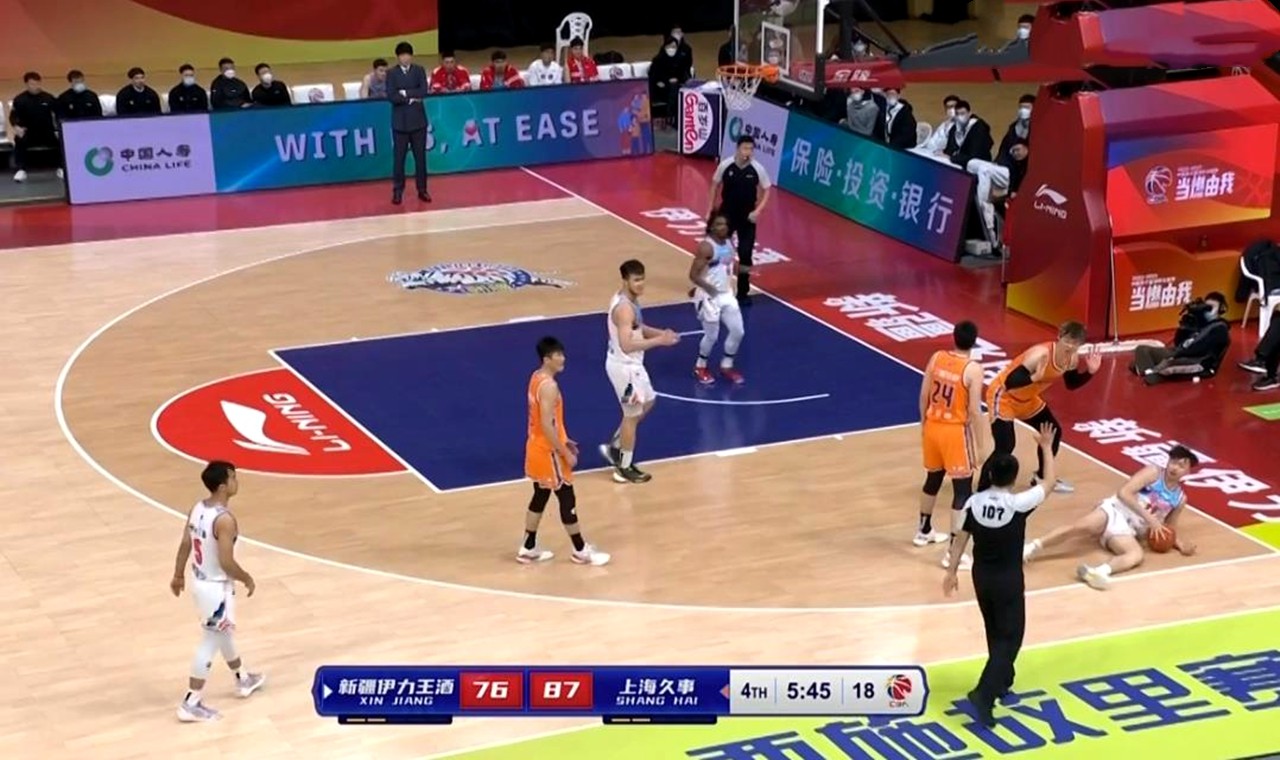 齐麟cba打裁判,篮协对裁判处罚为何不能公开