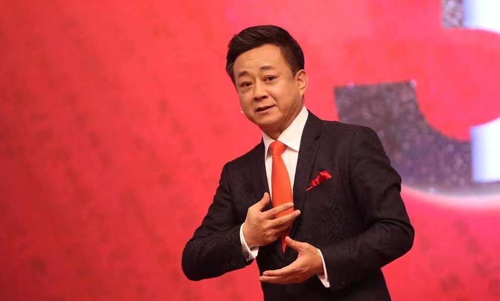 朱军正式复出,57岁朱军重返央视