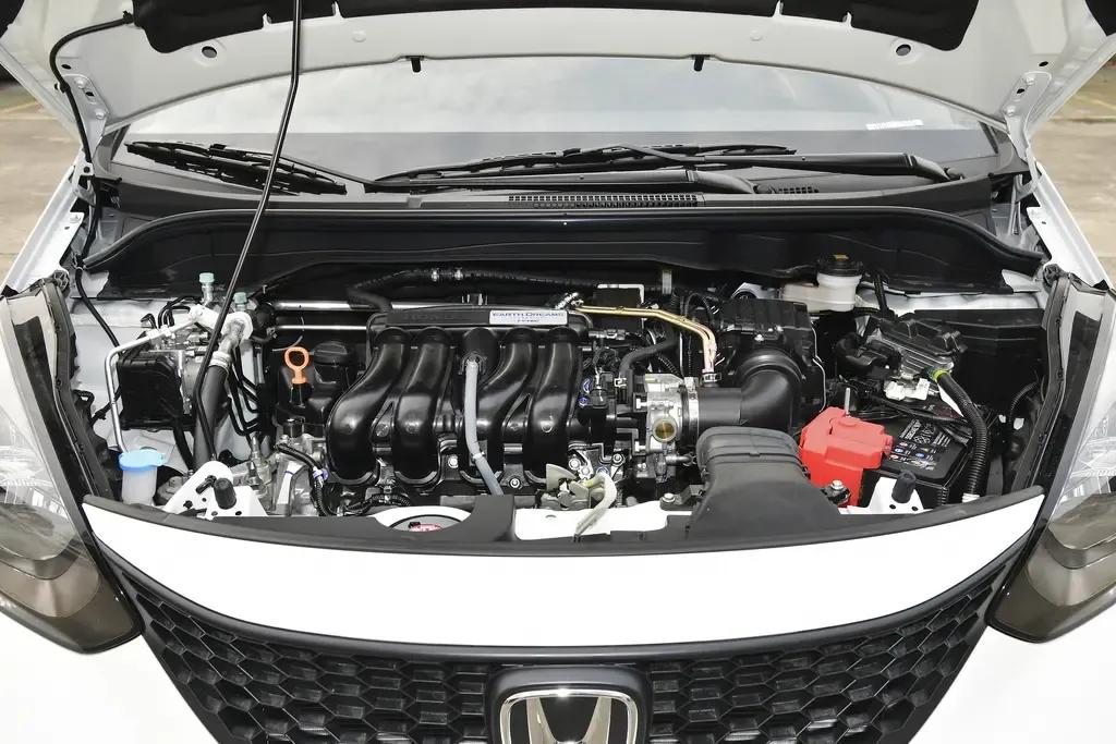 本田飞度优缺点测评,7万块的本田飞度最低配值得买吗