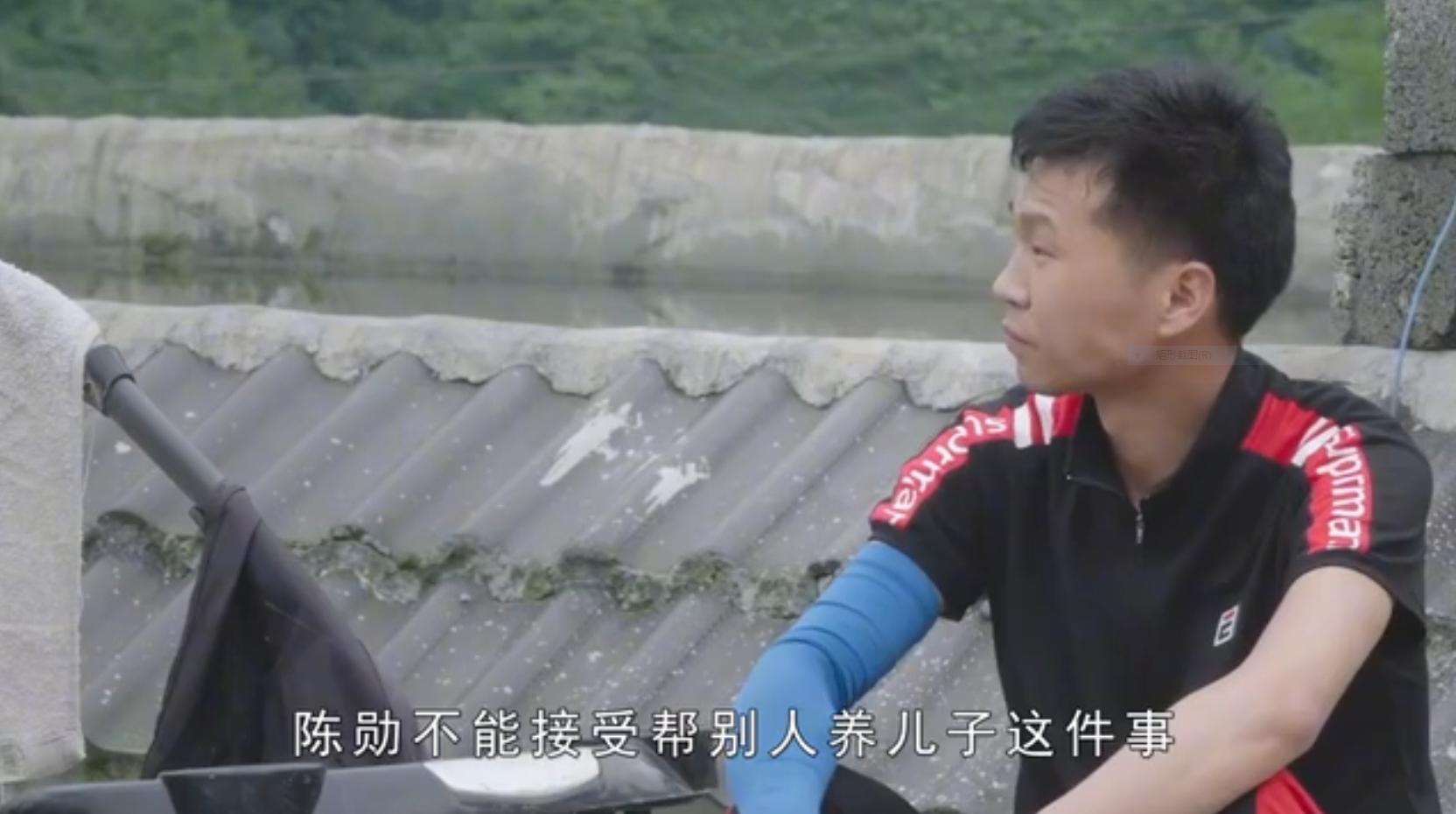 女卡车司机6000块钱被卖,最小女卡车司机