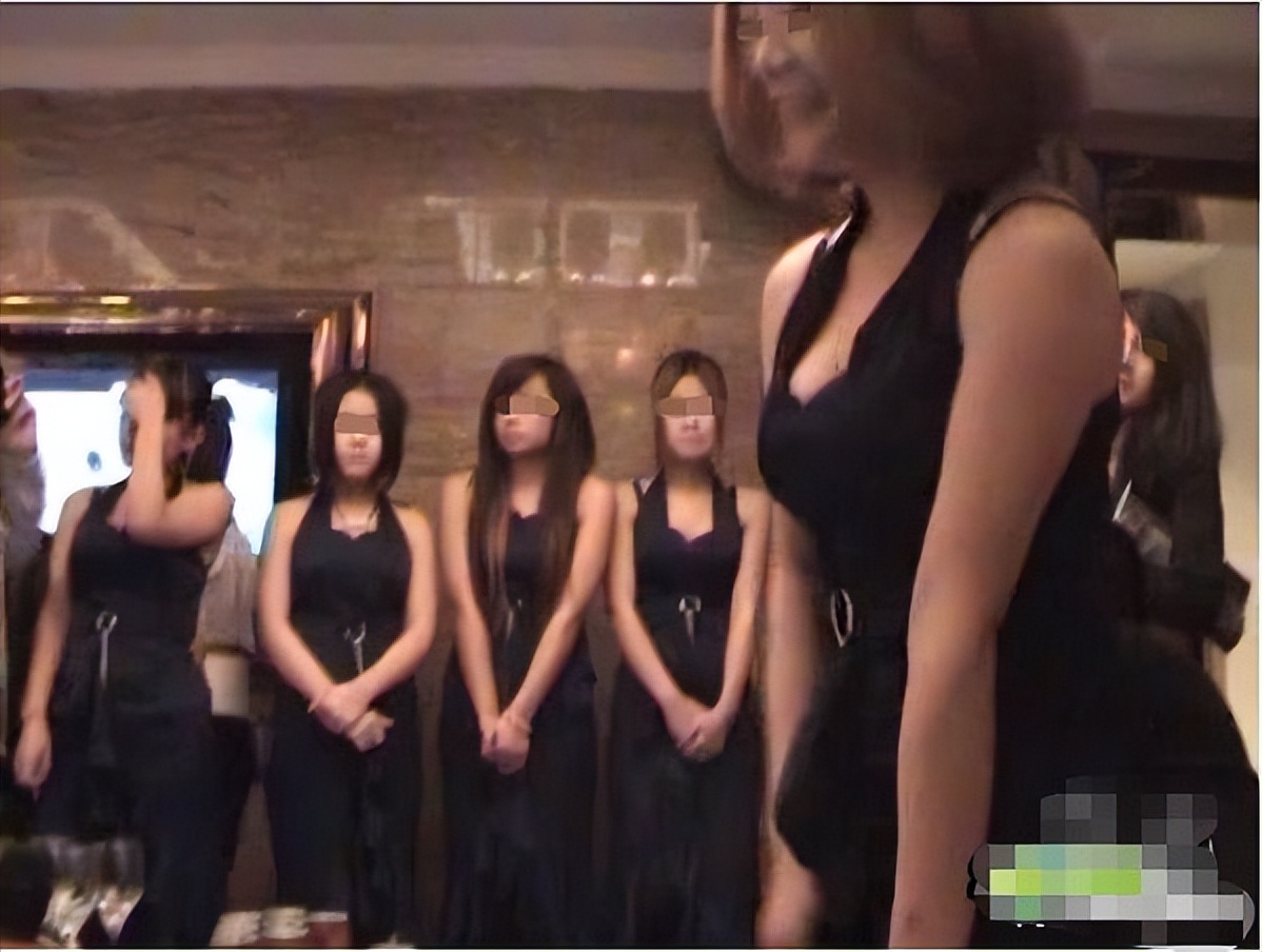 他模仿*昌星赖**的红楼，创办更加奢华的“天上人间”，巅峰时隐退