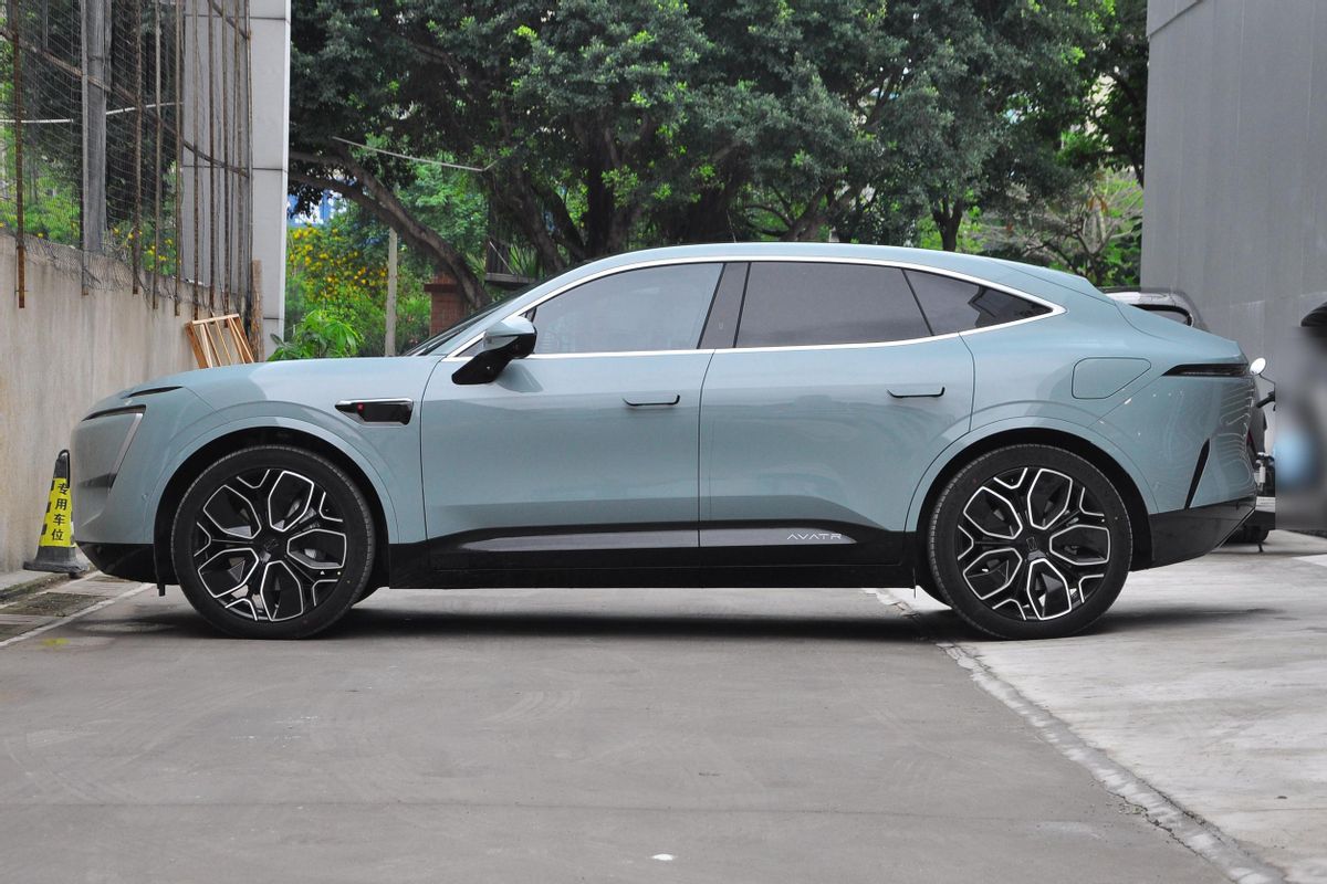 34.99万起的阿维塔11定价高了吗 (阿维塔11实车首发)