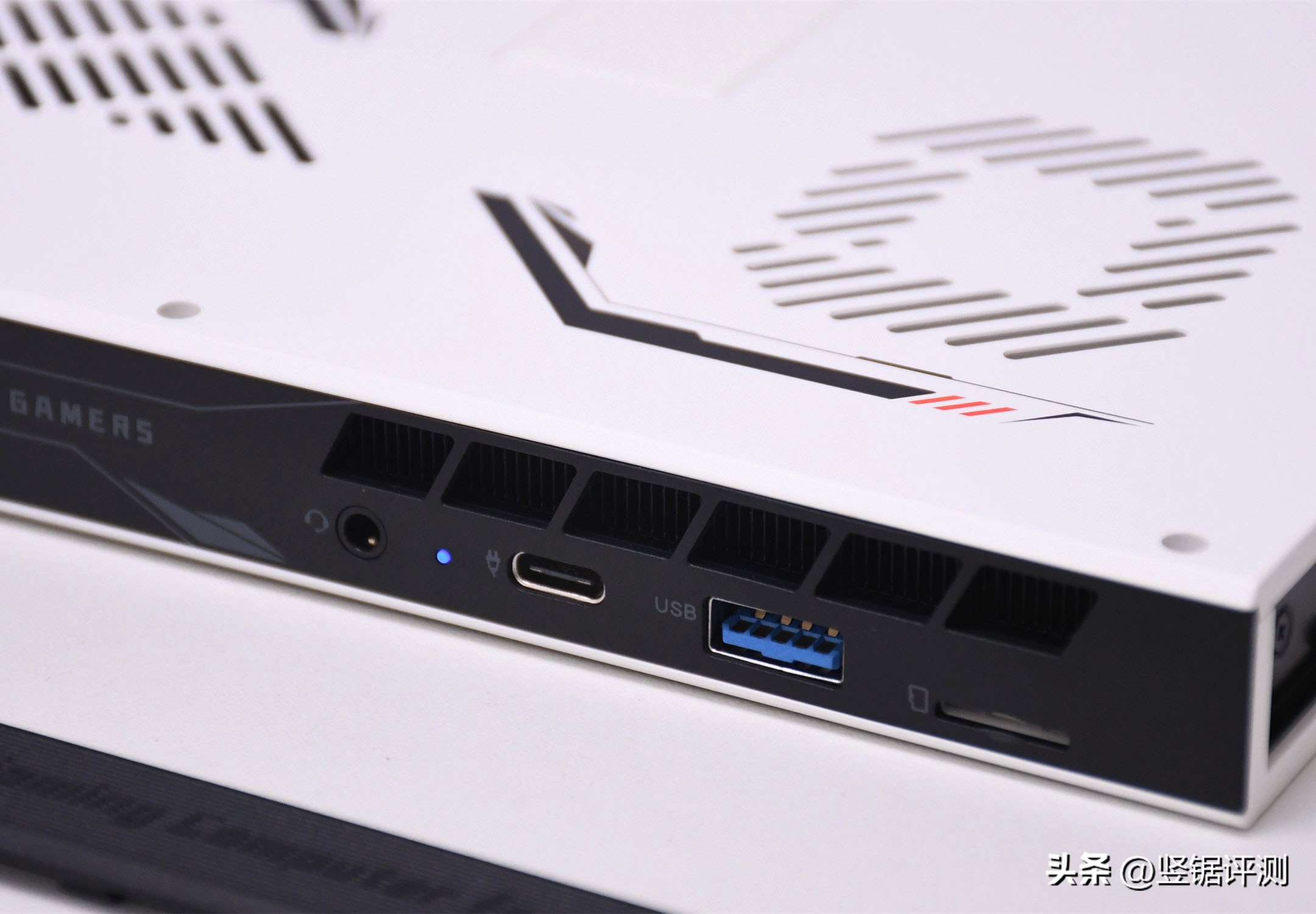 掌机多面手onexplayer2掌机评测,8.4英寸的掌机