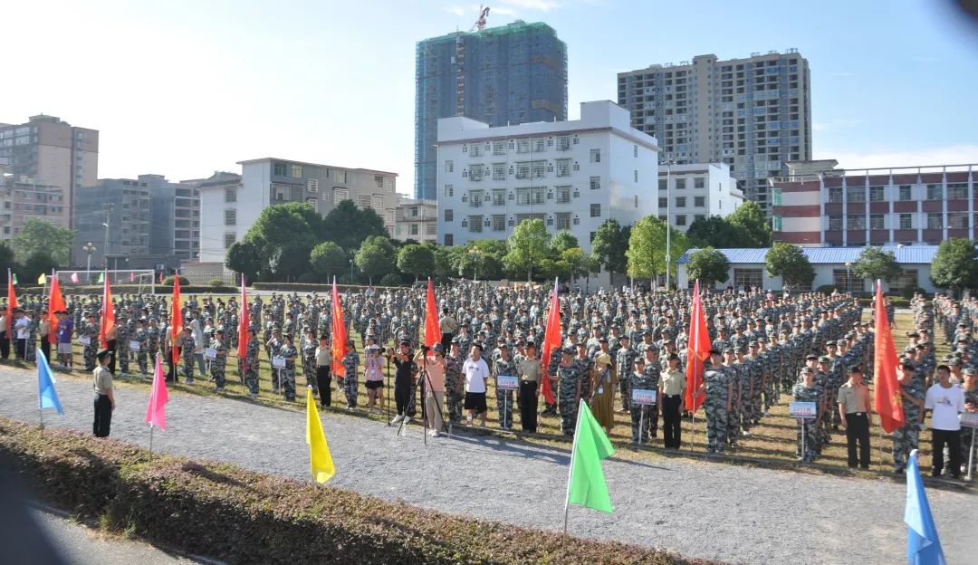 创新育人模式培养高质量人才,创新开展新生入学教育