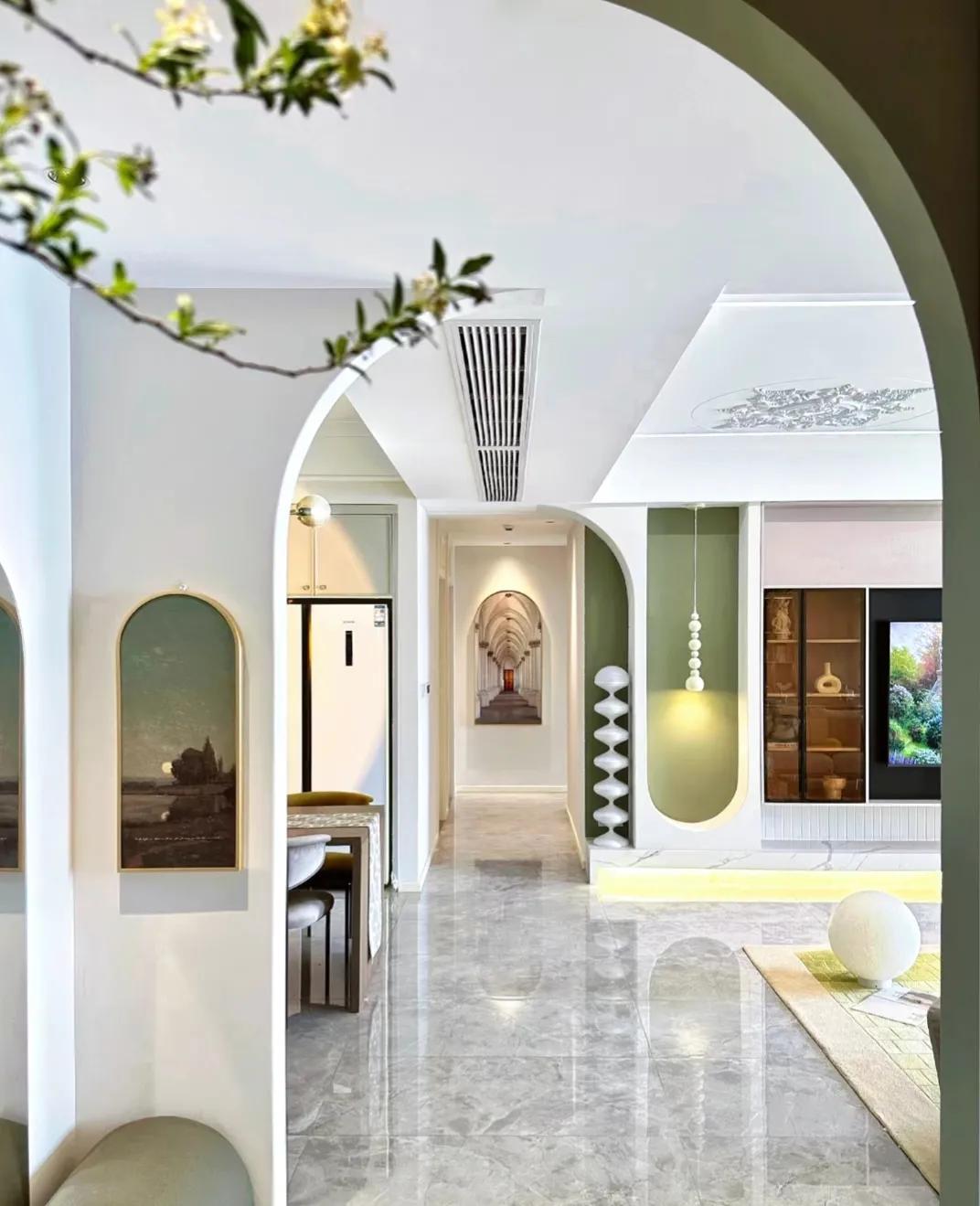 凌晨听到楼上有高跟鞋响,半夜听到敲门声丈夫下楼开门