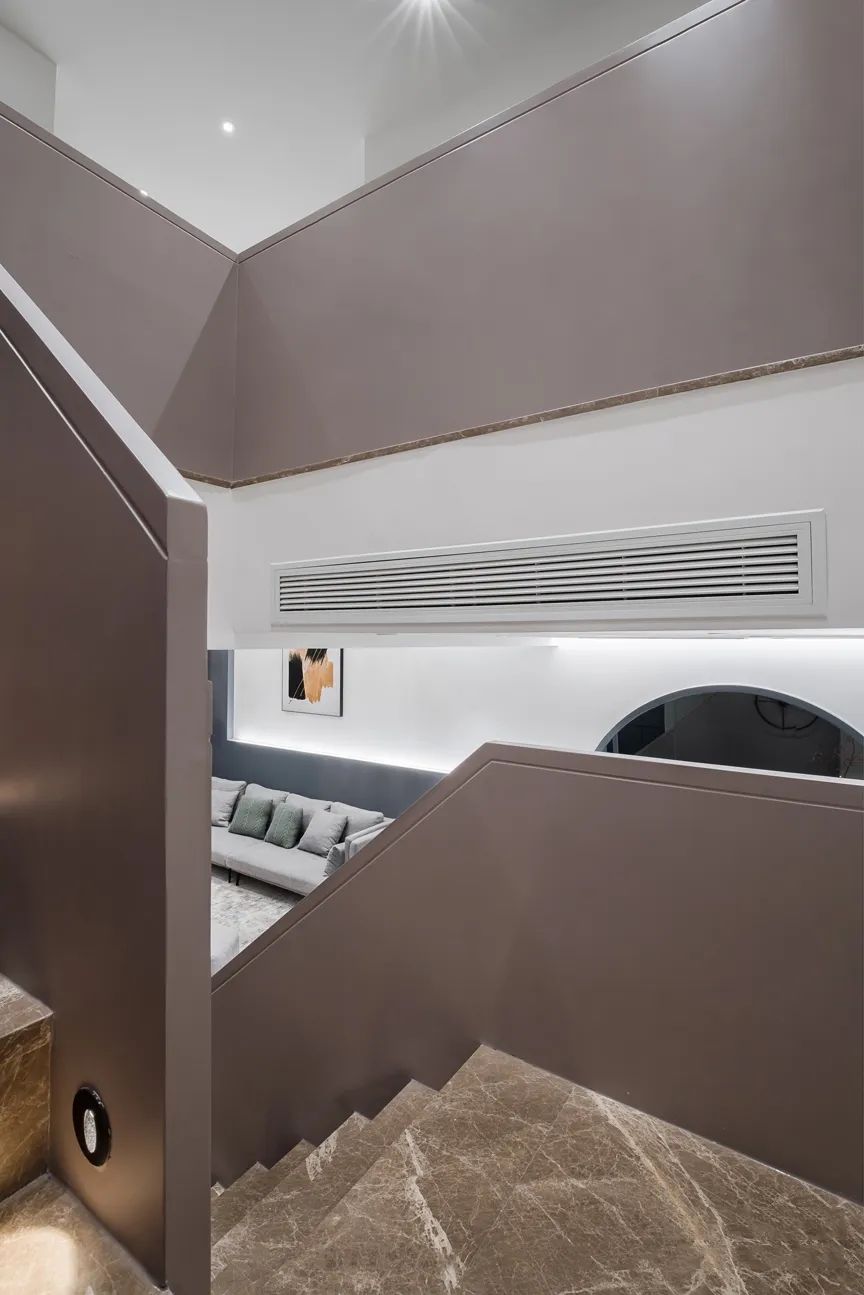 黑白灰现代极简约风格小户型,黑白灰系现代简约复式