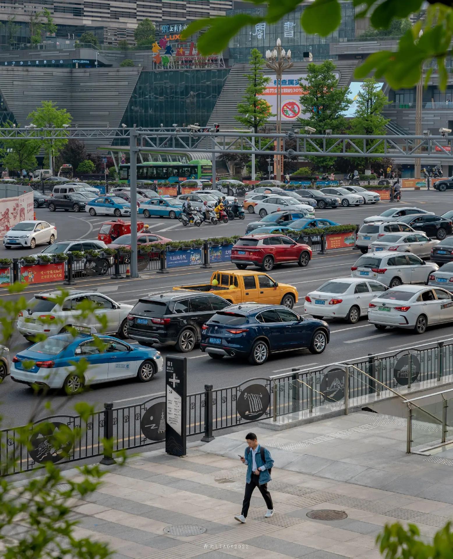 认清形势:为何不建议贵州大学生,到外省打拼,最好留贵阳深耕?
