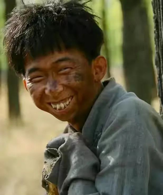 五位长得丑却娶了白天鹅的男星,5位长得丑却娶了白天鹅的男星