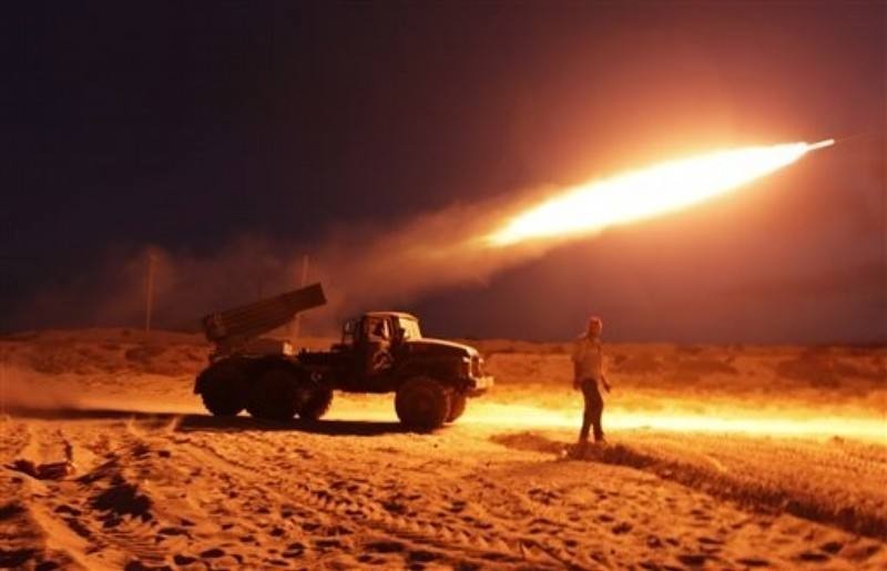 俄罗斯火箭炮攻击视频,俄罗斯冰雹火箭炮万箭齐射