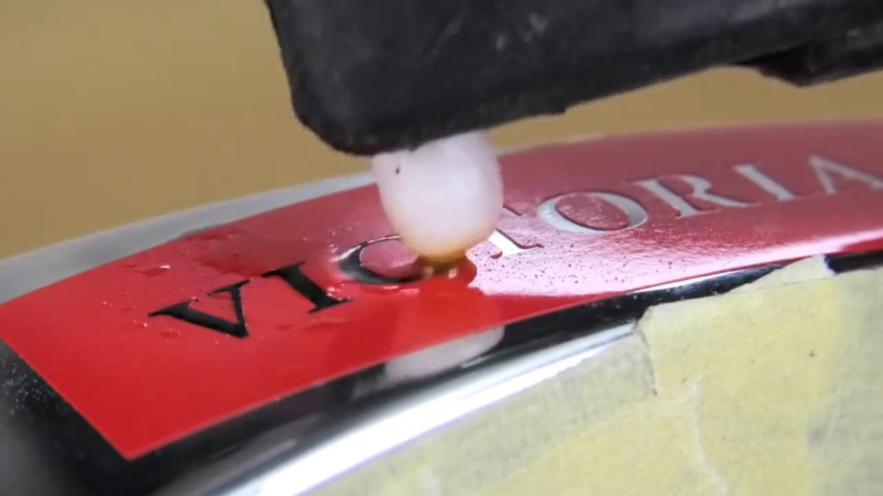 小哥发现一把古老手枪,小哥在野外发现重武器