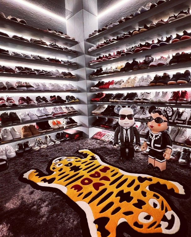 罗志祥晒绝密珍藏玩具：数百双鞋价值几百万，一张地毯价值不菲