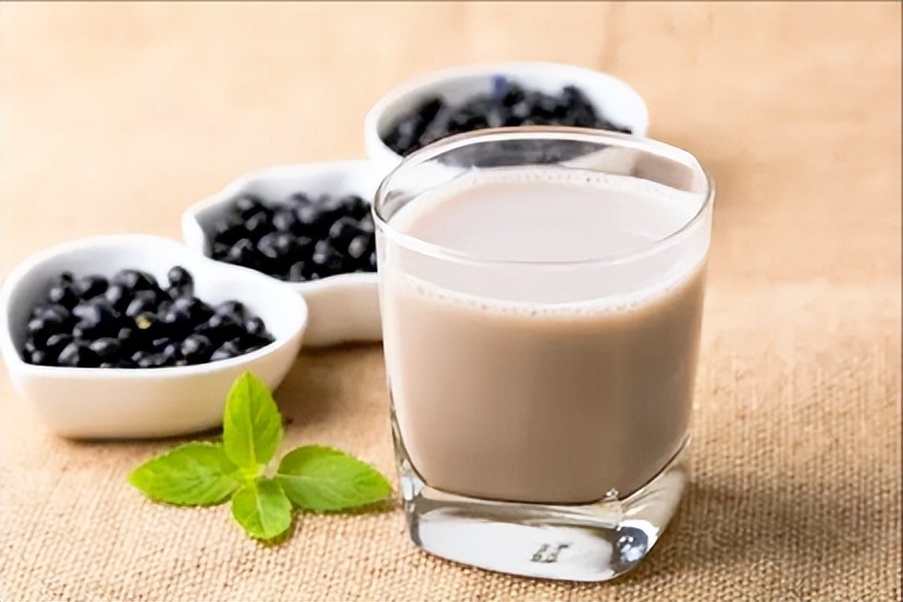 入秋后，牛肉羊肉靠边站，中老年人要多吃“豆子”，轻松度过秋天