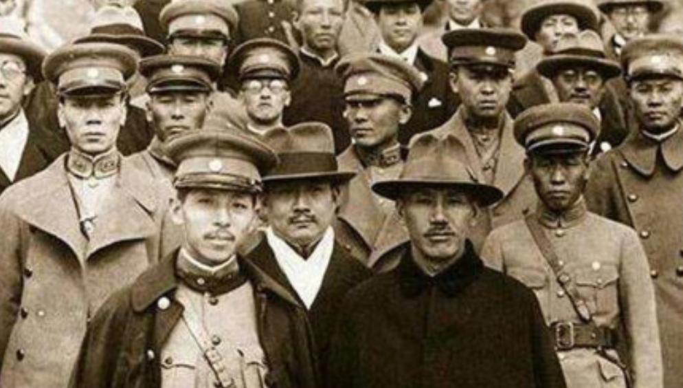 凯丰曾讥讽毛主席不会打仗，晚年病重，主席：放下过去，好好治疗