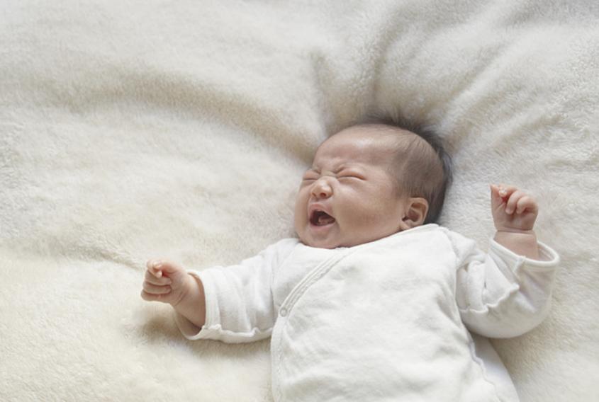 为什么宝宝吃母乳妈妈就肚子疼,婴儿吃母乳饿得快是吗