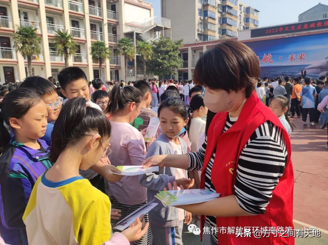 科普助力双减小小少年科技梦——环南一小科技志愿者科普宣传活动