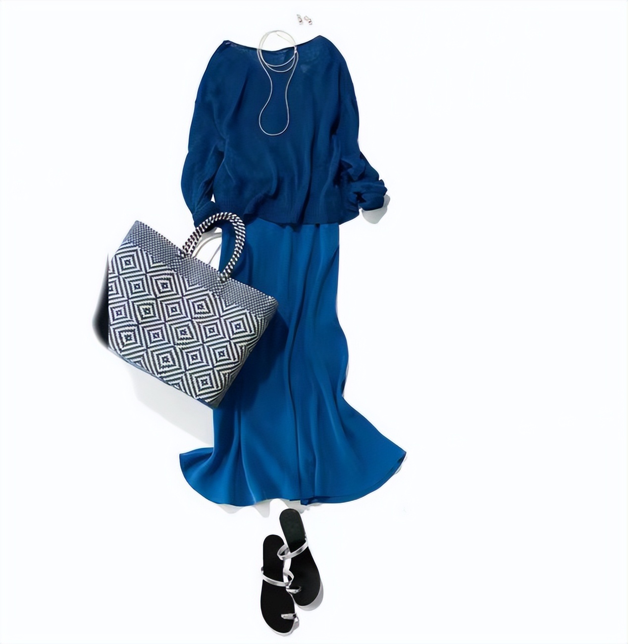 夏天穿蓝色永不过时的高级感,什么颜色适合夏天穿蓝色