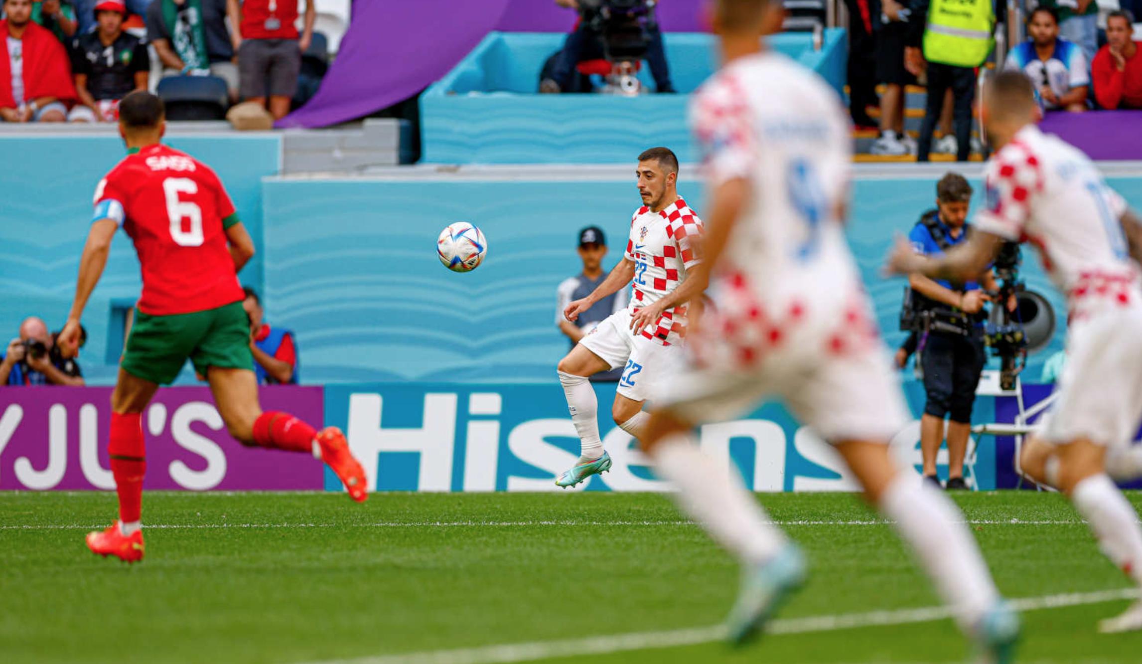 莫德里奇高难度传球击穿对手防线，前国脚感叹：看他踢球是一种享受