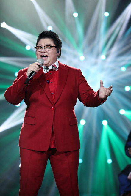 现在的韩红是怎样的一个人,明明可以靠实力却偏偏靠运气