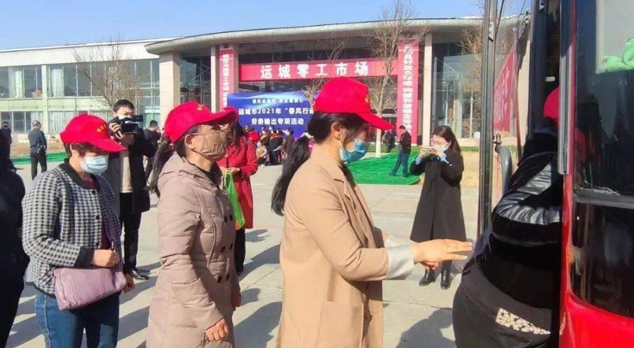 女子向微信300人借钱,河南一女孩发朋友圈借钱